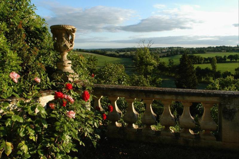 Chateau De Larroque Gimont Luaran gambar